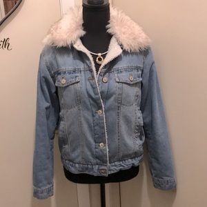 EUC Ladies Jean Jacket with removable fur neckline fits like a Small.